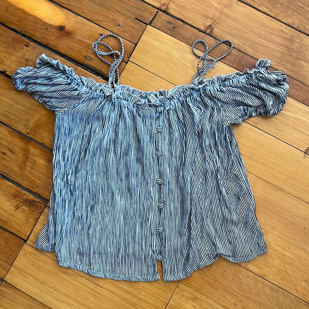 American eagle off the shoulder shirt worn once